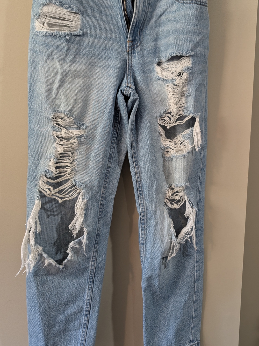 Aeropostale Light Blue Ripped Relaxed Womens Jeans